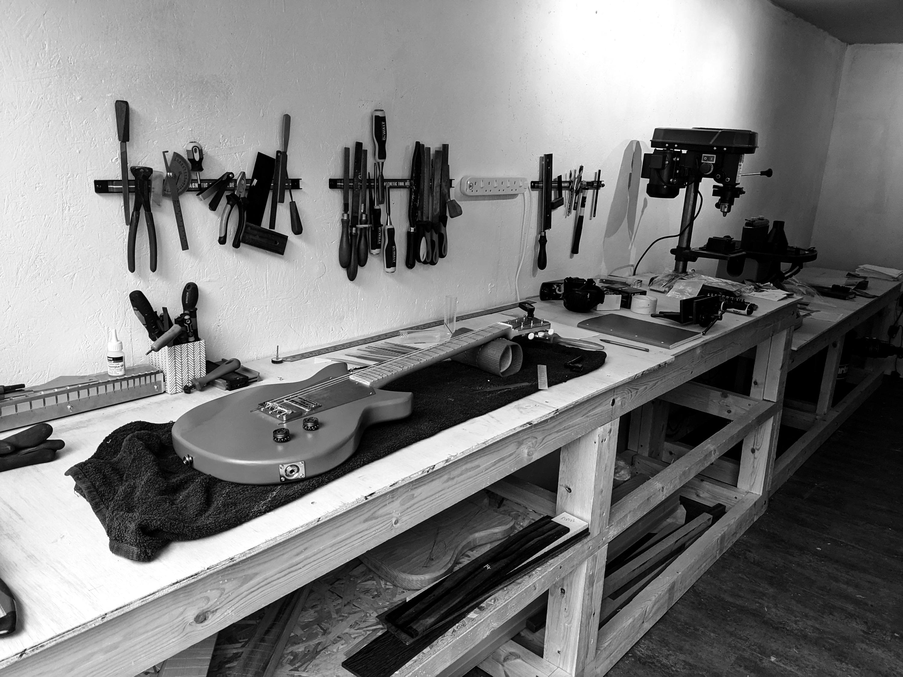 Custom Electric Guitars Built in Manchester – Why More Players Are Choosing Independent Guitar Makers